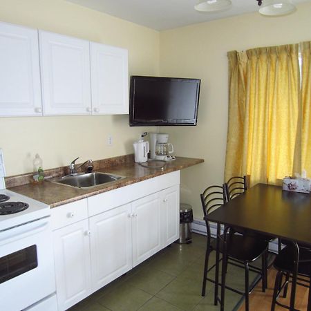 Black Sea Motel Penticton Bagian luar foto