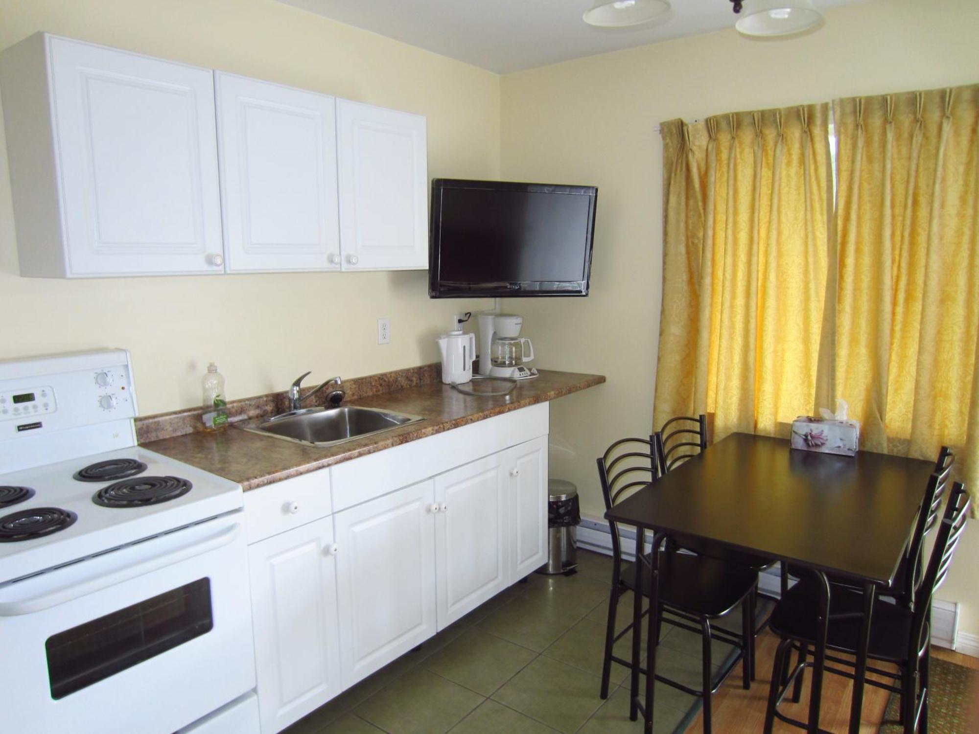 Black Sea Motel Penticton Bagian luar foto