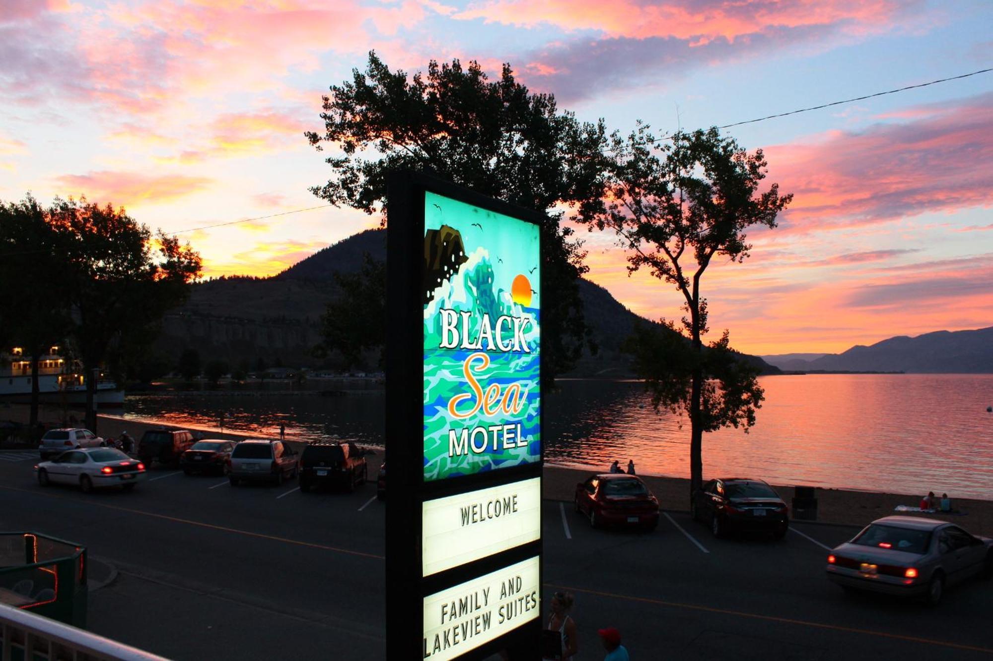 Black Sea Motel Penticton Bagian luar foto