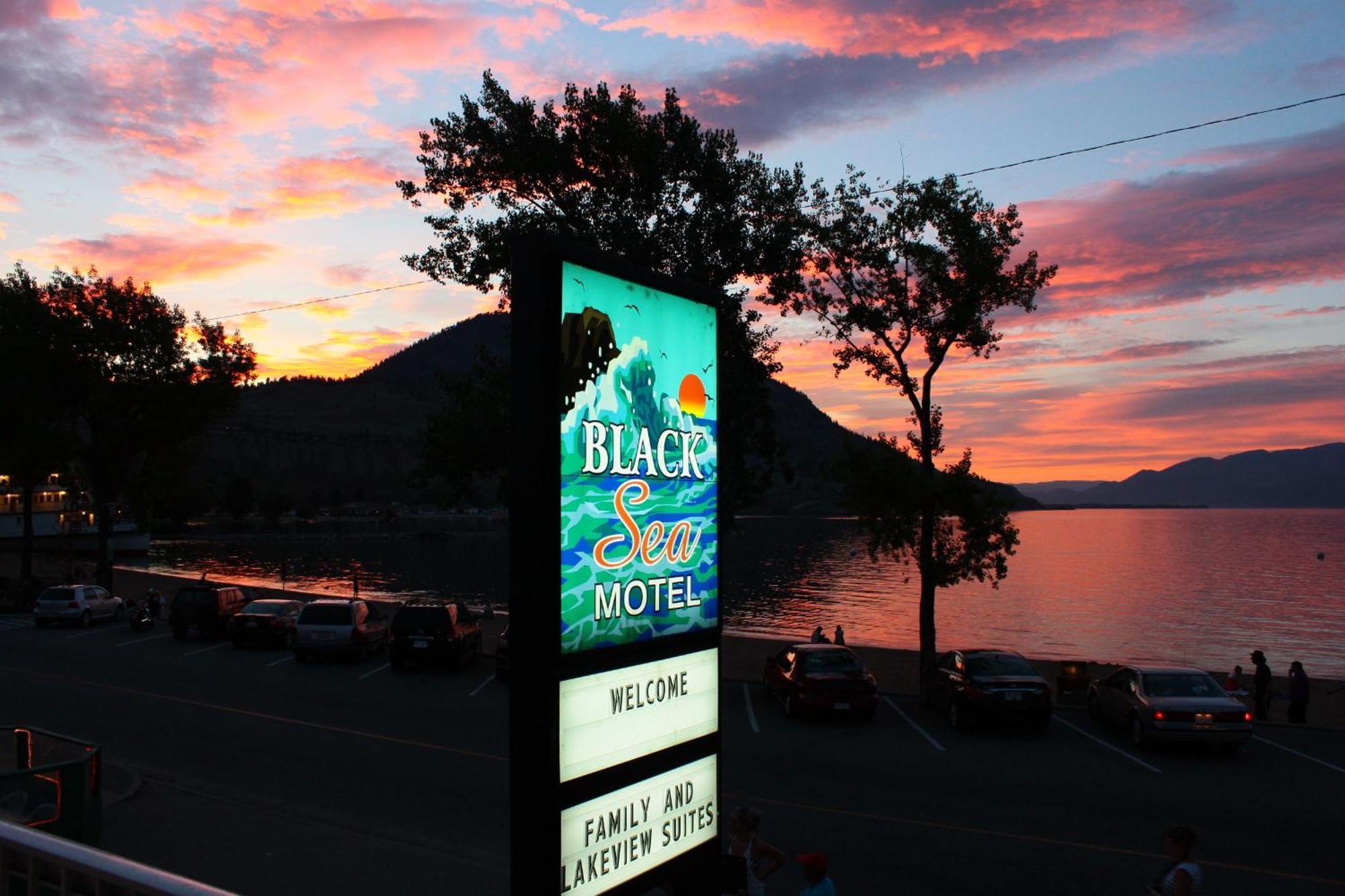 Black Sea Motel Penticton Bagian luar foto