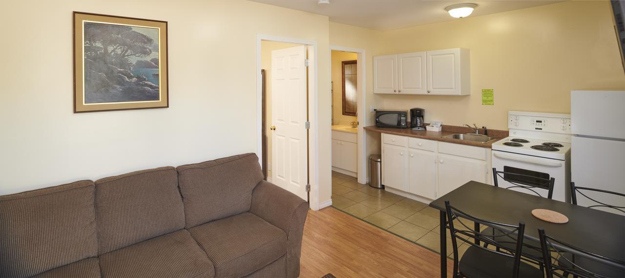 Black Sea Motel Penticton Bagian luar foto