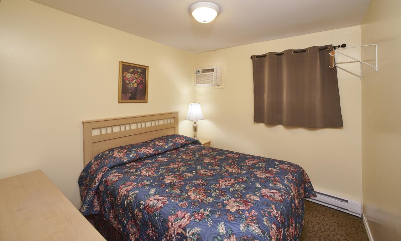 Black Sea Motel Penticton Bagian luar foto