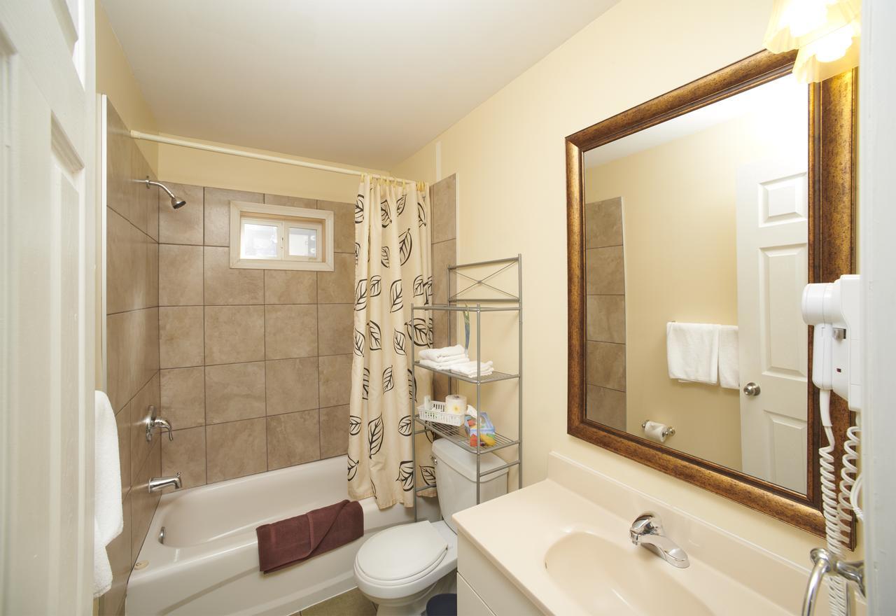 Black Sea Motel Penticton Bagian luar foto