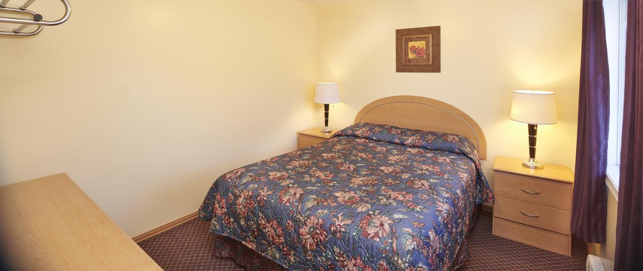 Black Sea Motel Penticton Bagian luar foto