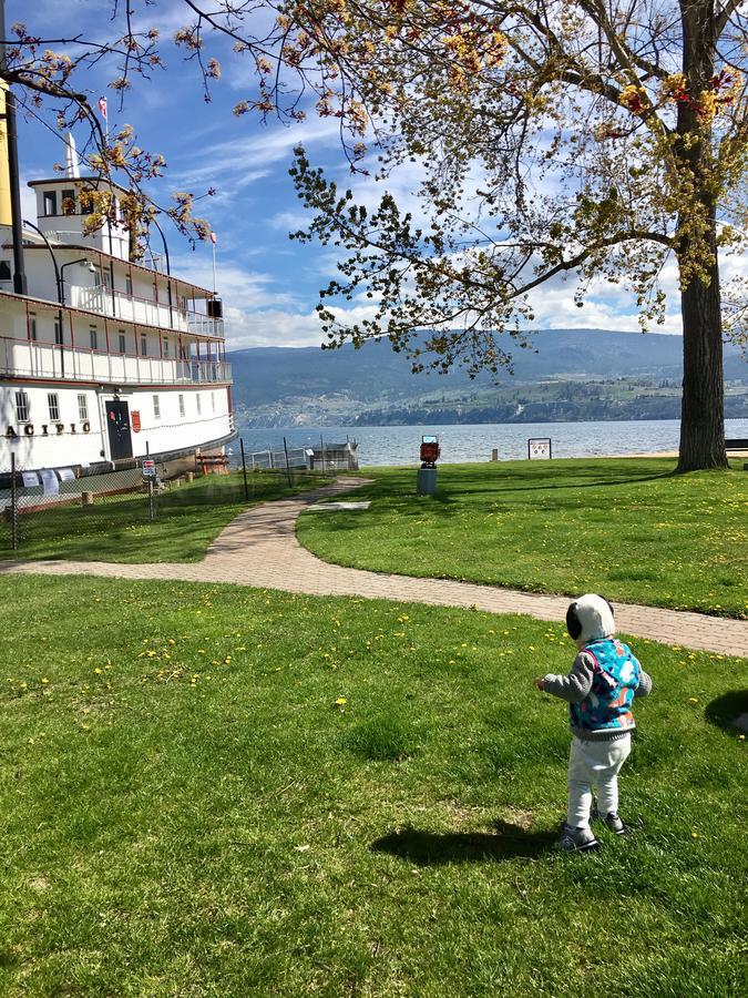 Black Sea Motel Penticton Bagian luar foto