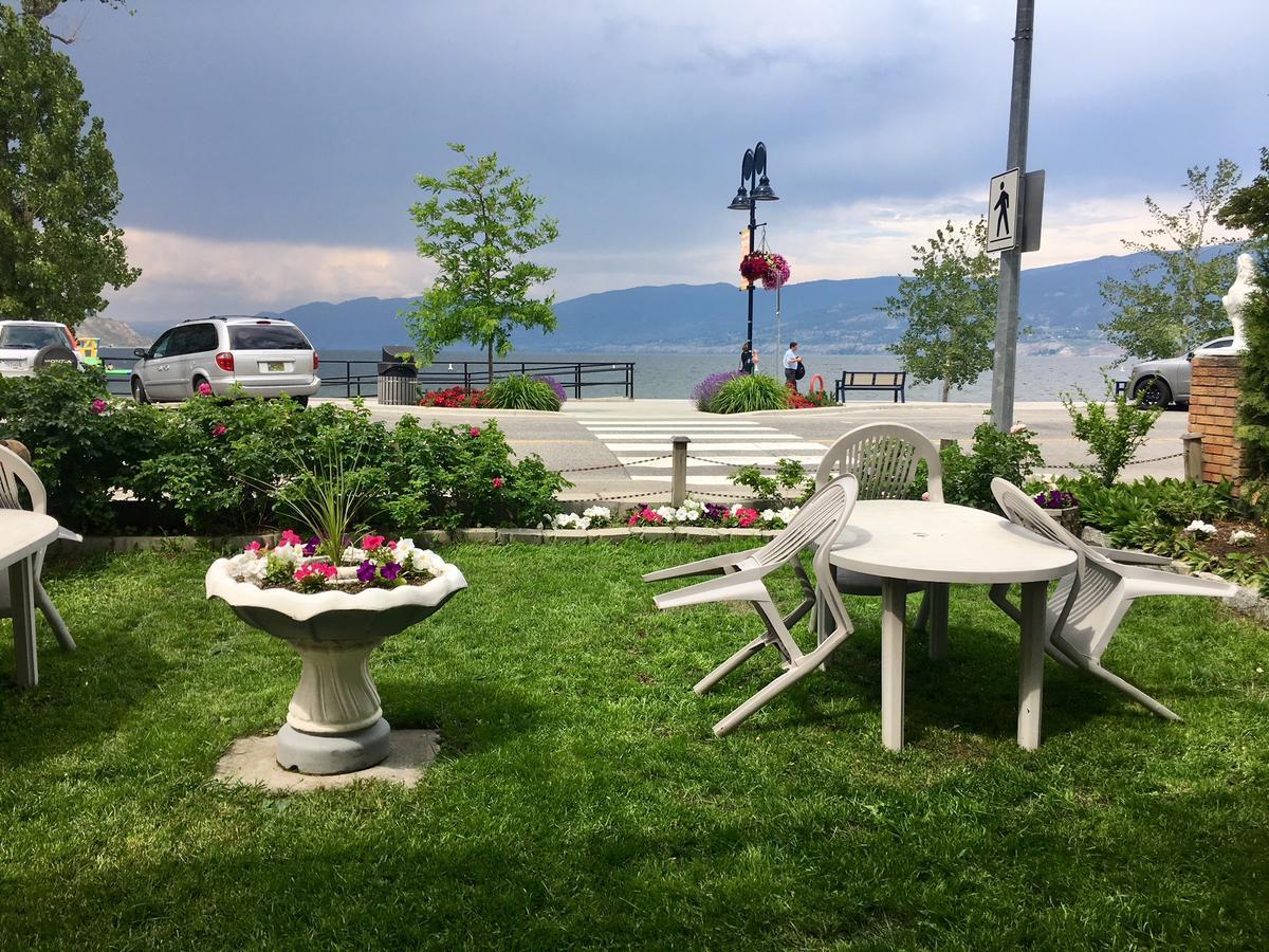 Black Sea Motel Penticton Bagian luar foto
