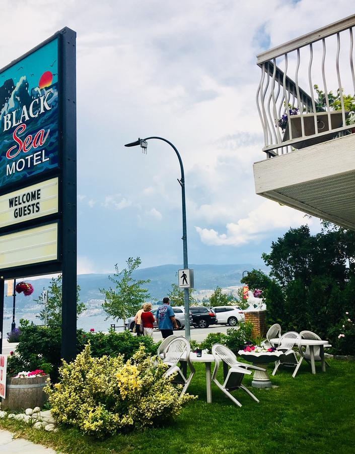 Black Sea Motel Penticton Bagian luar foto