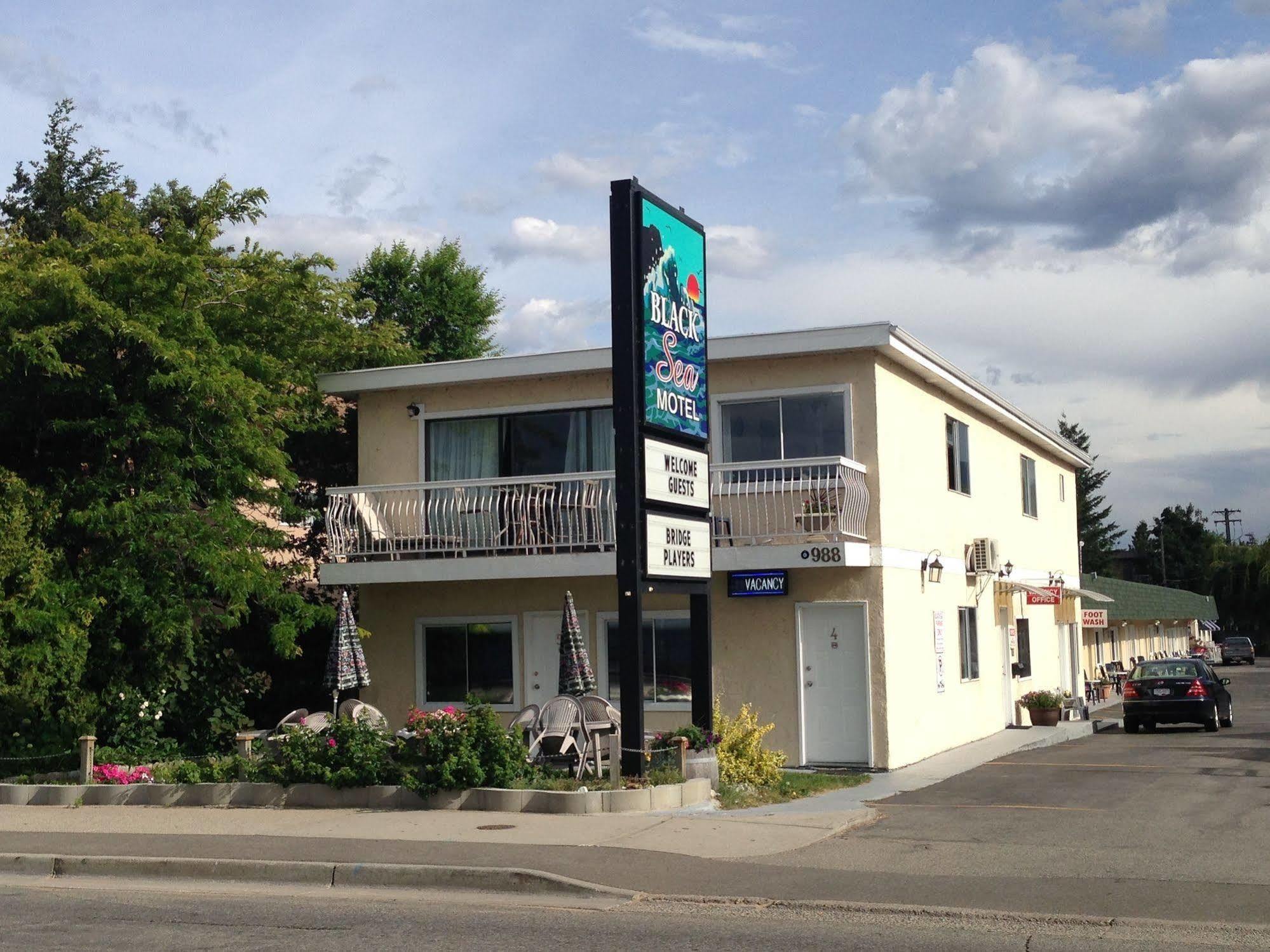 Black Sea Motel Penticton Bagian luar foto