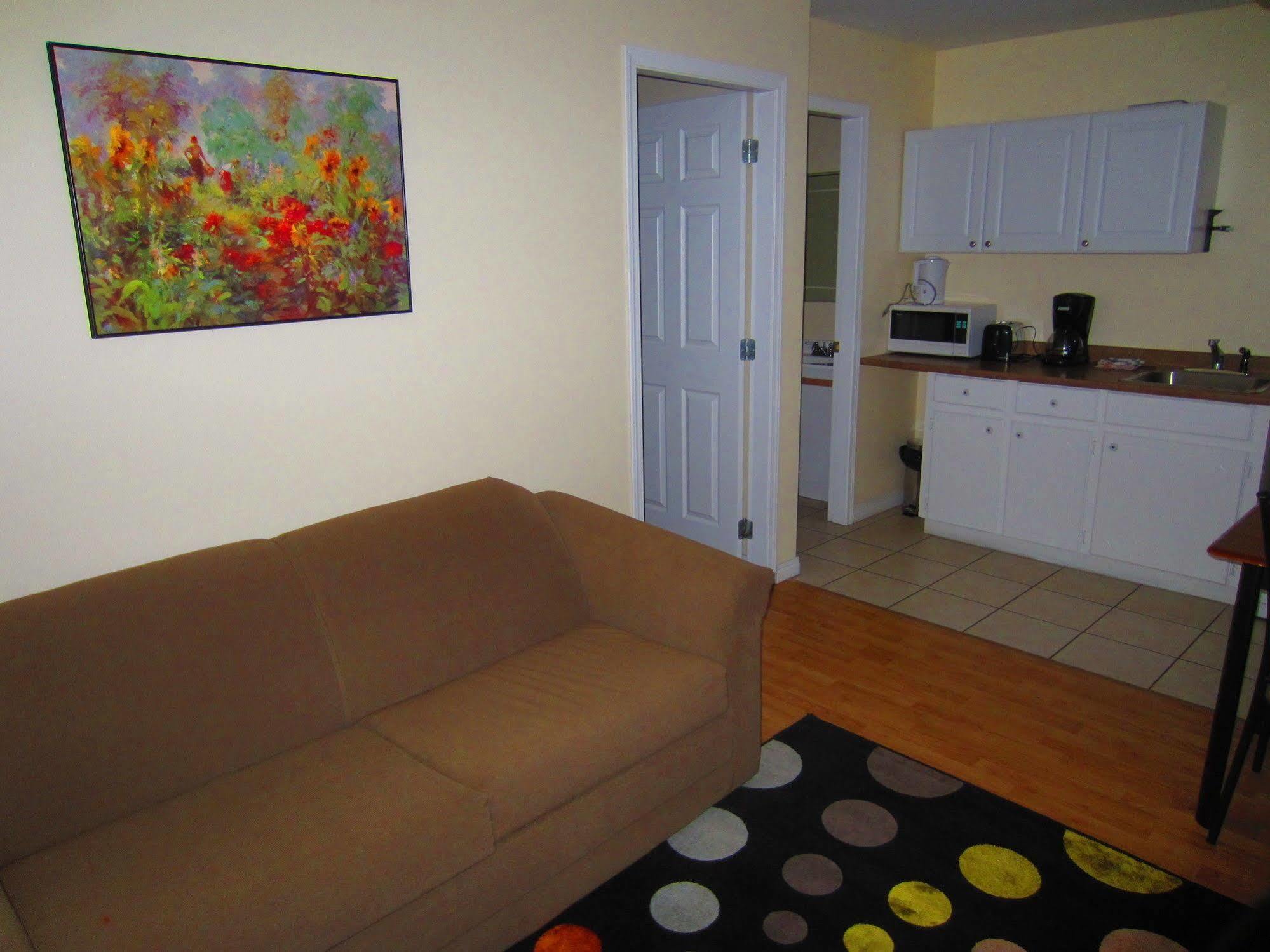 Black Sea Motel Penticton Bagian luar foto