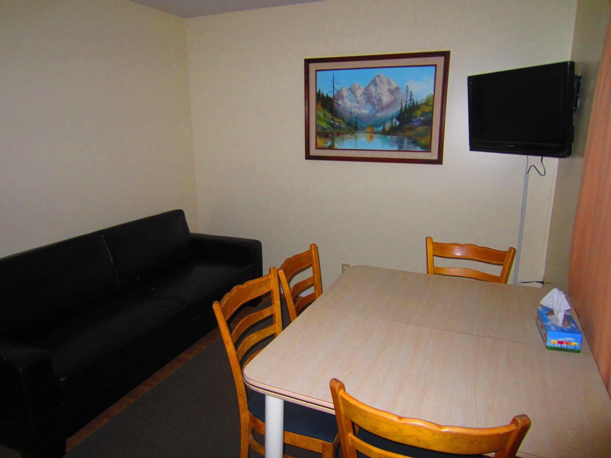 Black Sea Motel Penticton Bagian luar foto