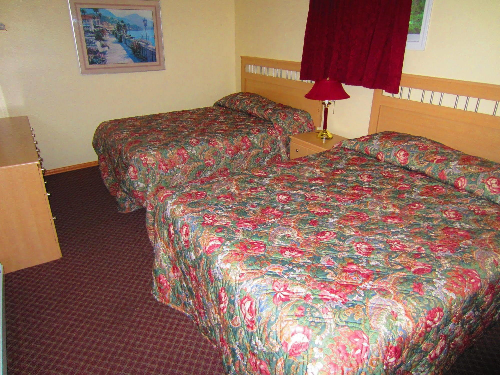 Black Sea Motel Penticton Bagian luar foto