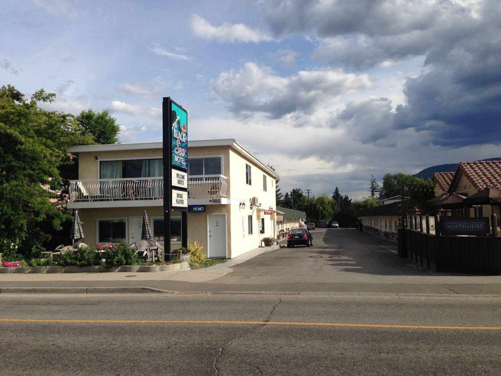 Black Sea Motel Penticton Bagian luar foto